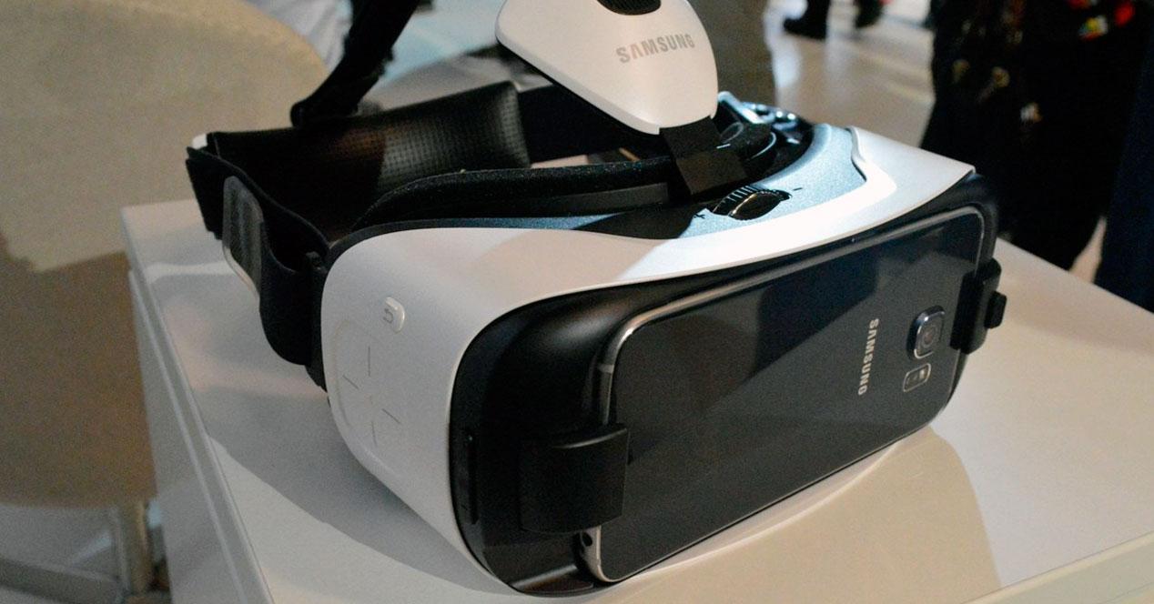 Samsung vr oculus. Samsung Oculus VR. Gear VR от Samsung. Gear VR r324. Шлем виртуальной реальности Samsung Odyssey.
