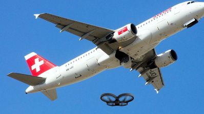 Drone y avión