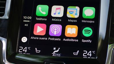 volvo panel apple carplay