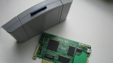 cartucho de nintendo 64 desmontado