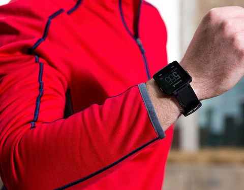 Beca Crónica tallarines 10 relojes con GPS baratos para running, natación, ciclismo o multideporte