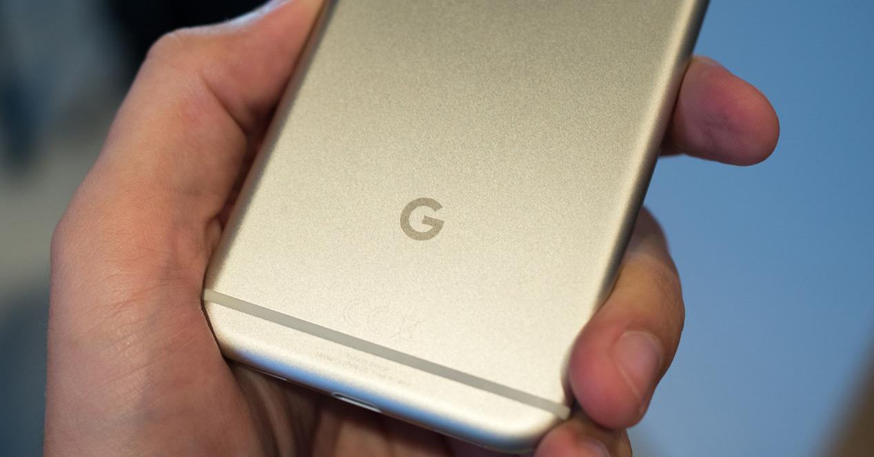 Telefono Google Pixel con logo