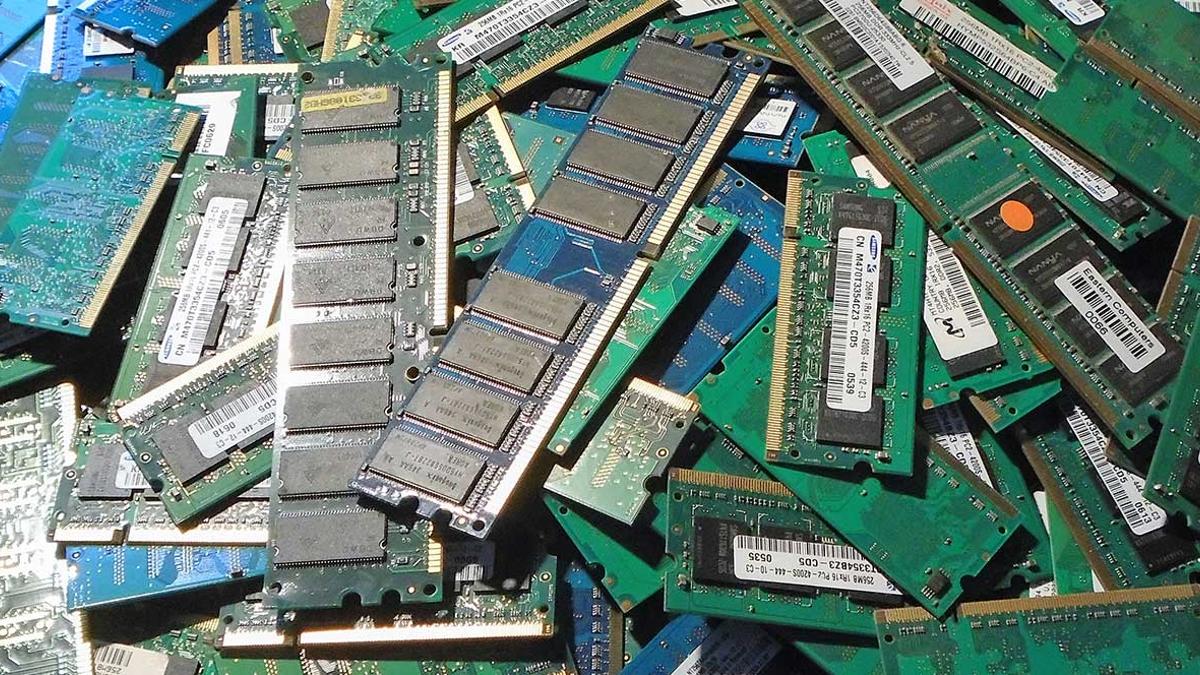 El curioso caso del precio la memoria RAM y su evolución en el tiempo