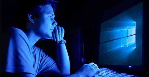 Luz azul en pantallas: Qué es y cómo protegernos y evitarla