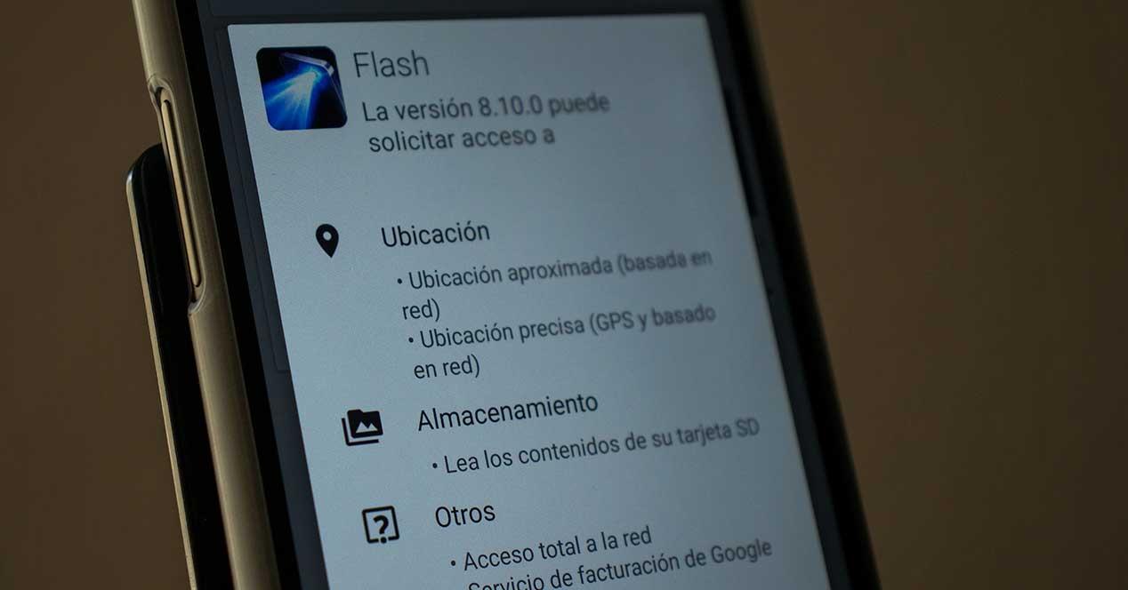 permisos android flash ubicacion peligrosos