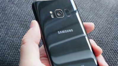 samsung galaxy s8 en la mano