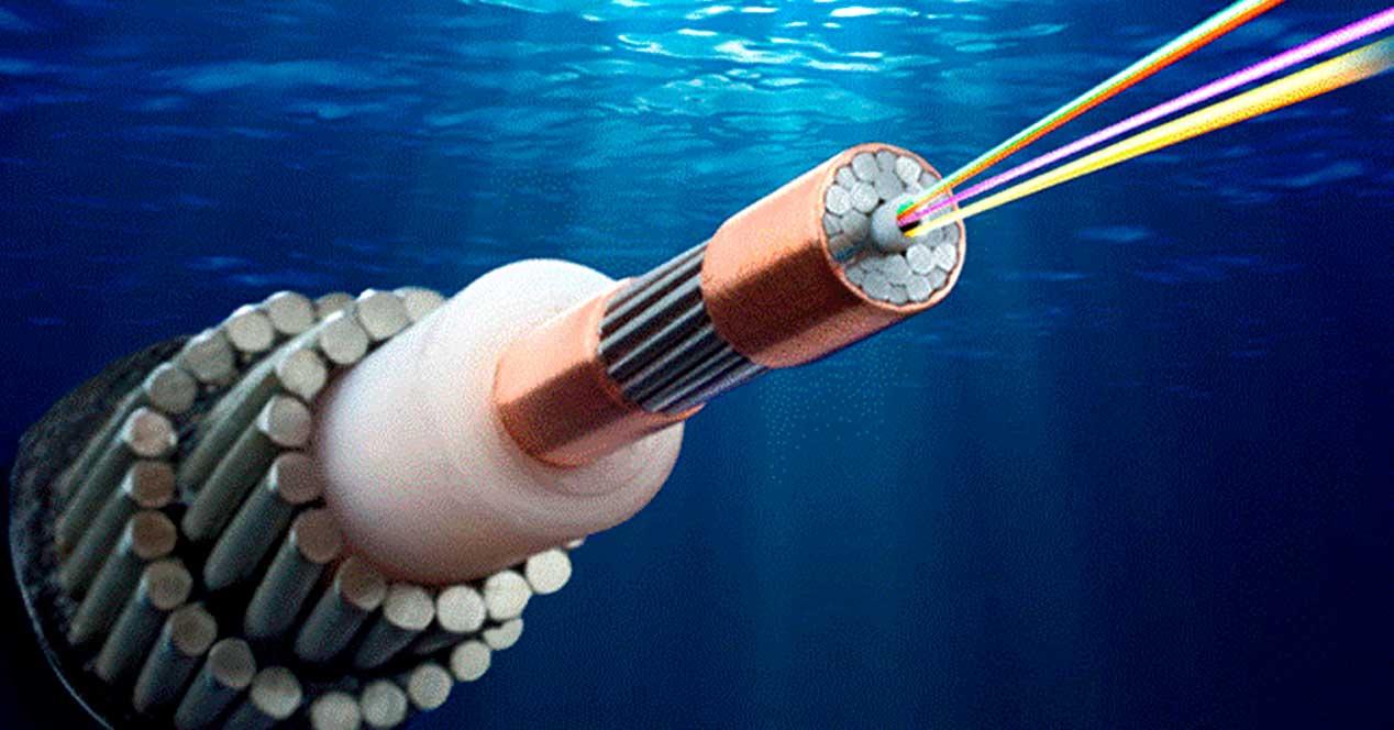 Récord de velocidad para la fibra óptica: 26,2 terabits por segundo en un cable  submarino