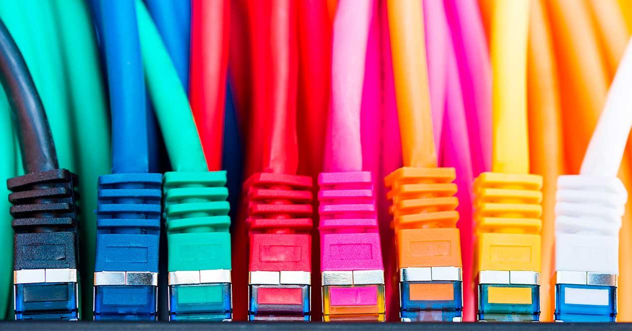 PLC vs fibra óptica plástica: cuál elegir en casa para conectarme a Internet