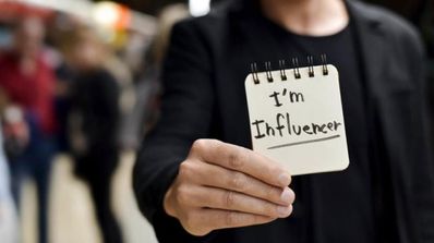 influencer con nota