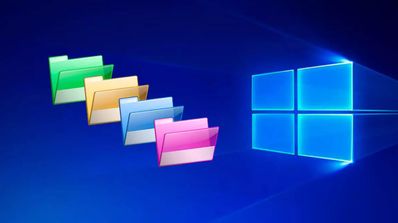 Carpetas de diferentes colores al lado del logotipo de Windows 10.