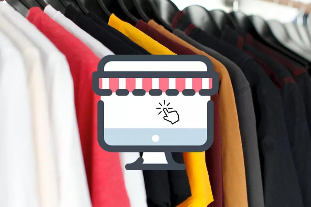 Icono de una tienda online sobre unas perchas con ropa.