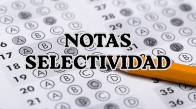 Estudiantes de Bachillerato concentrados durante un examen de acceso a la universidad en un aula de Madrid