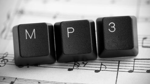 Icono conceptual de descarga de música MP3 con un CD musical, representando la obtención de archivos de audio digitales de forma gratuita y online