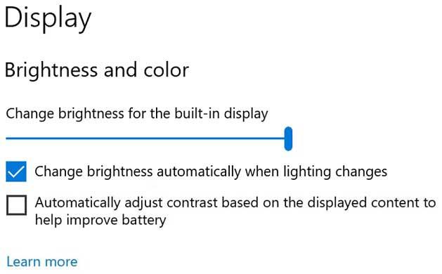 Windows 10 te alertará si hay alguien espiando tu webcam Windows-display-settings