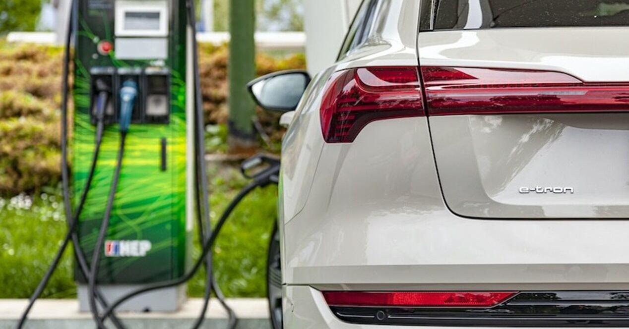 Conducir coche gasolina diésel eléctrico 2035