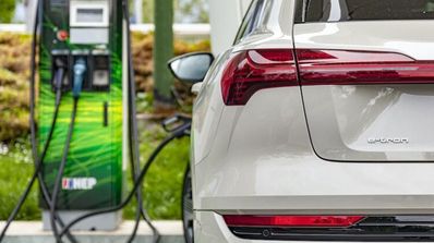 Conducir coche gasolina diésel eléctrico 2035