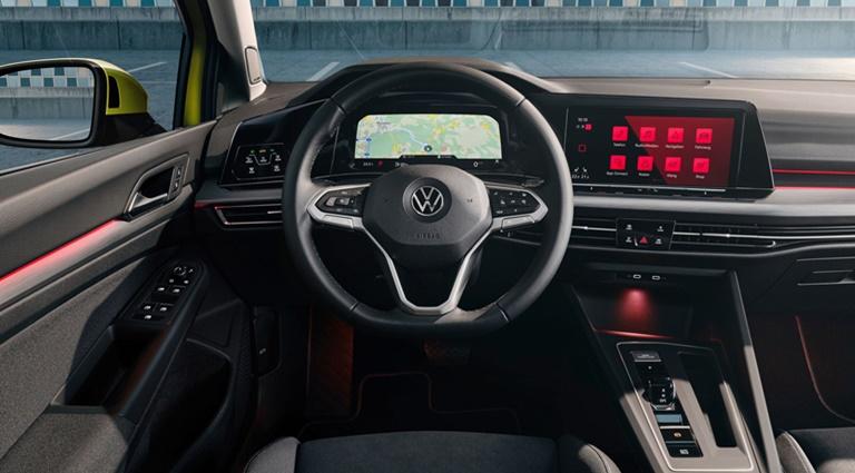 Interior Volkswagen Golf 8 híbrido