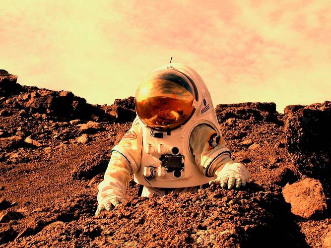 Astronauta explorando Marte