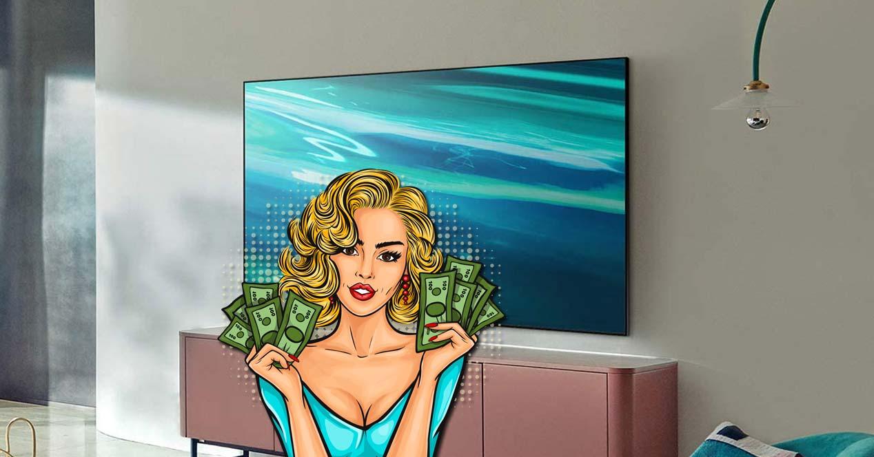 Televisor en una mesa y chica con dinero