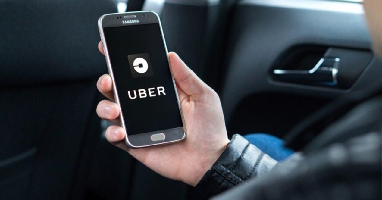 Mejores horarios para que viajar en Uber salga más barato