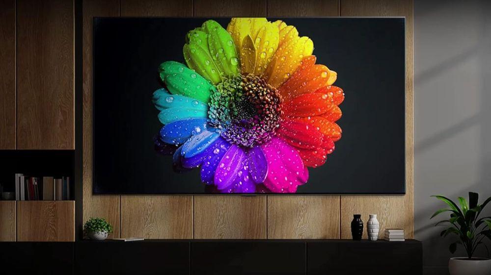 Una Smart TV de LG con una flor llena de colores