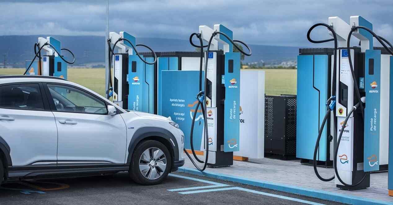 Electrolineras recargar coche eléctrico Endesa Iberdrola Repsol