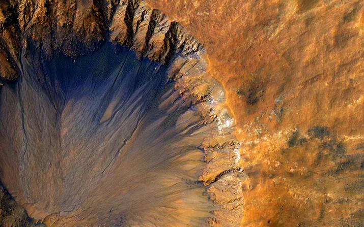 Sirenum Fossae, Marte