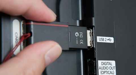 El puerto USB de tu Smart TV puede ser (inesperadamente) tu mejor aliado:  estos son los