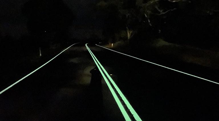 Carreteras oscuridad pintura luminiscente