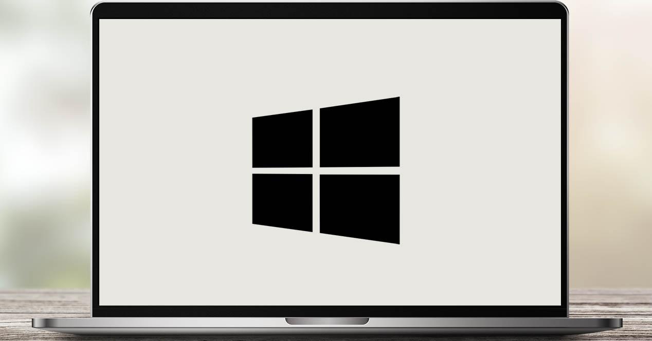La pantalla de Windows se queda en blanco: ¿qué puedo hacer?
