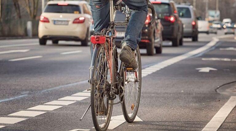 Prioridad ciclista carril bici