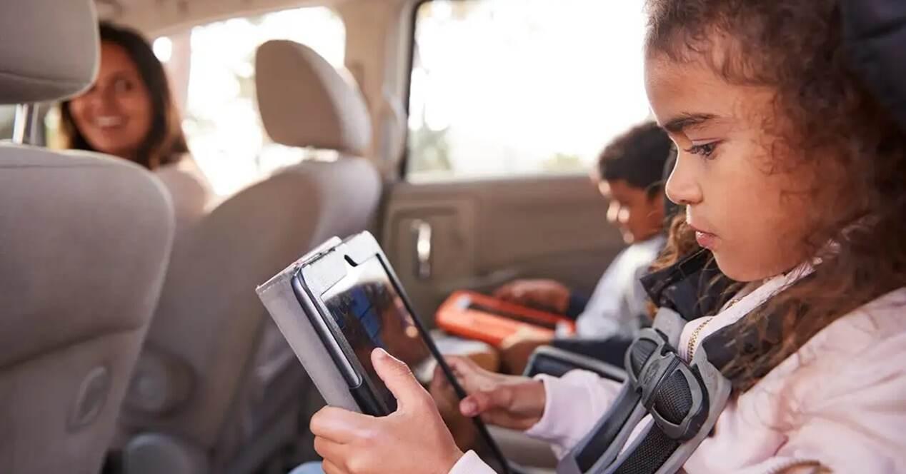 Por qué no viajar tablets niños coche