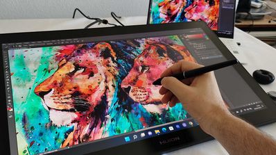 Huion Kanvas con un león pintado