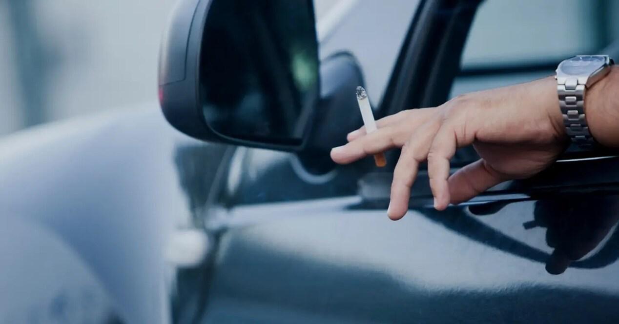 fumar coche dgt multa