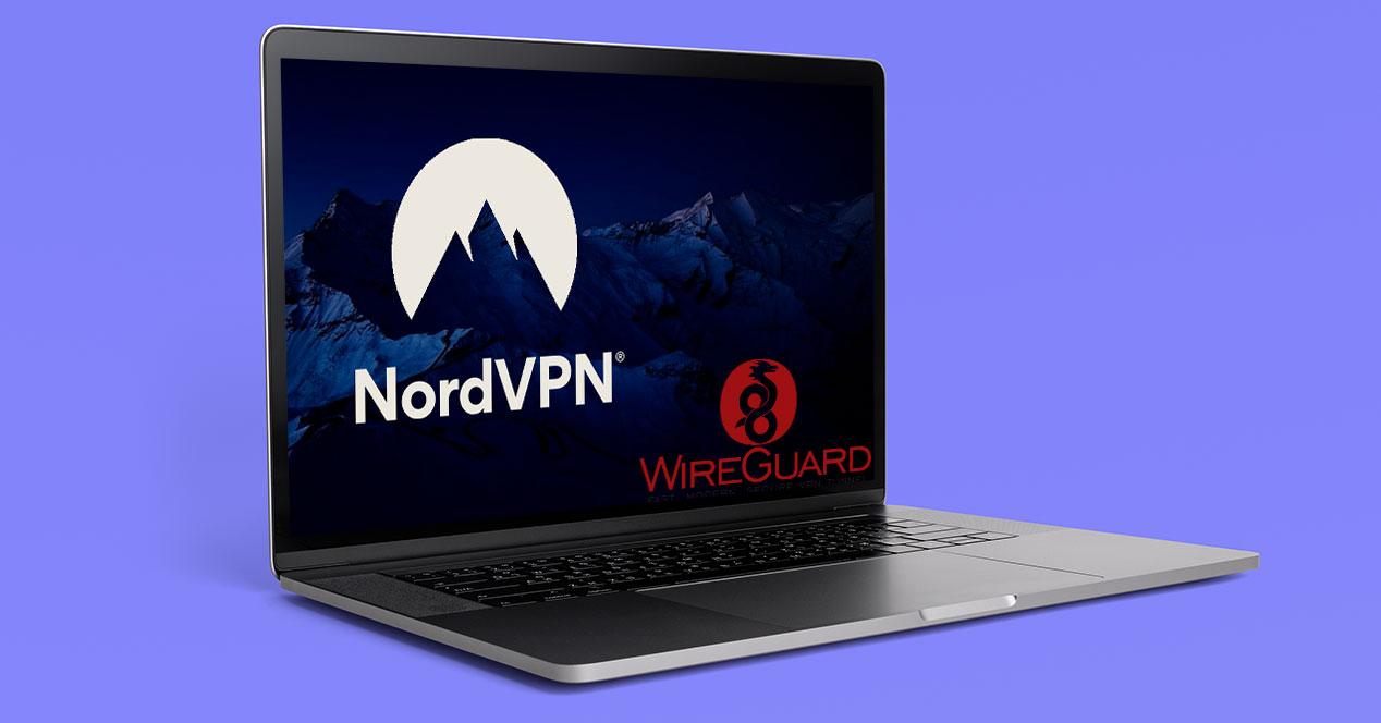 ordenador con logo de wireguard y nordvpn