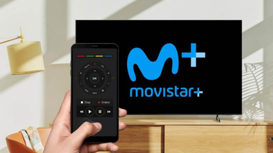Mando de televisión y el logo de Movistar Plus+ ilustrando guía de control por móvil