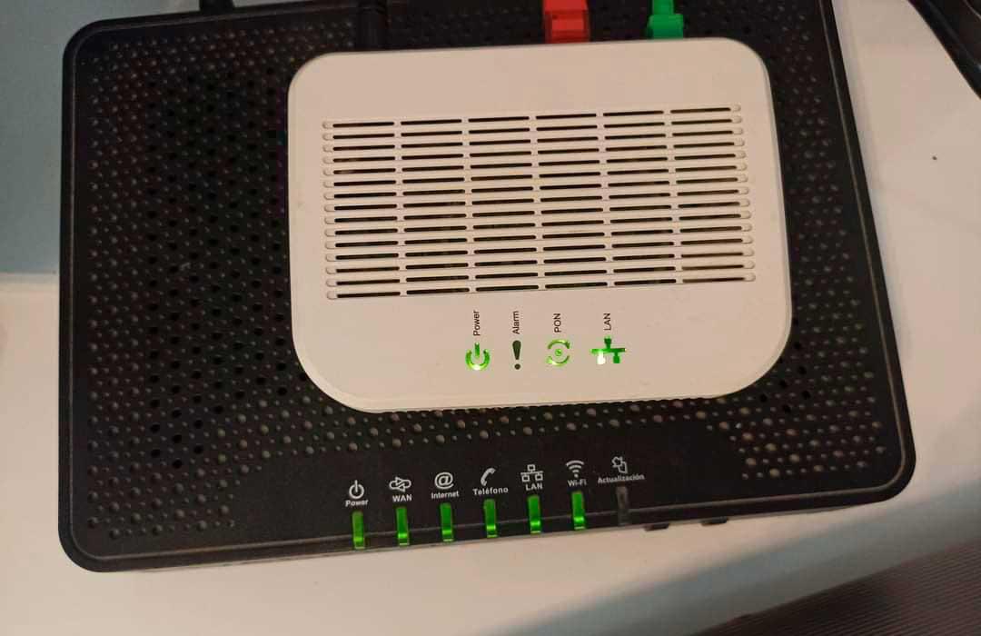 Qué es una ONT de fibra: Diferencias con el router y funcionamiento