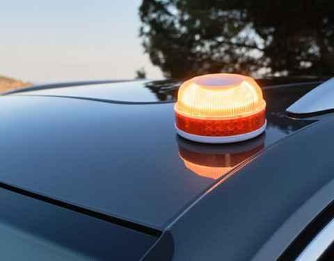 águila Velocidad supersónica rock No sirve cualquiera: estas son las únicas luces de emergencia que valdrán  para tu coche