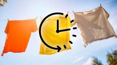 varias piezas de ropa tendidas al sol