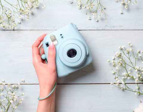 Cámaras instantáneas baratas para bodas: Polaroid e Instax para photocall