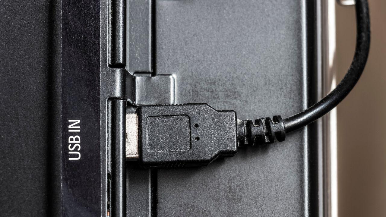 Usos geniales de los puertos USB de tu Smart TV que seguramente no conoces