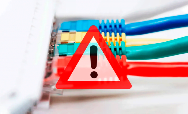 varios cables red Ethernet conectados a un router