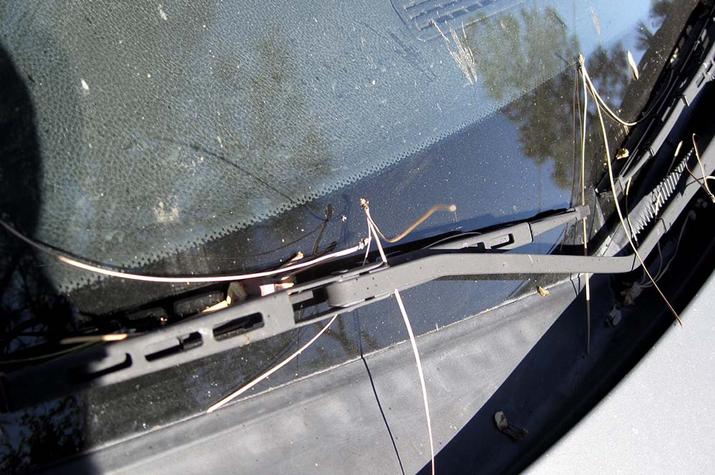 limpiaparabrisas obstruido en un coche