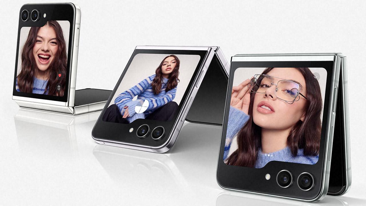 El nuevo móvil de Samsung Z Flip 5 doblado de diferentes formas.