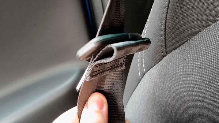 seat belt retainer