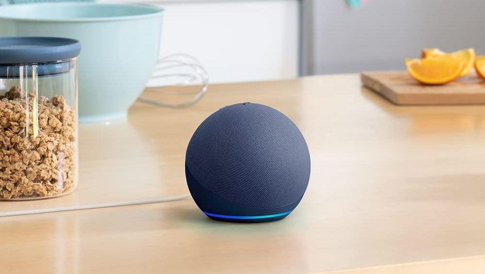 Un altavoz inteligente Amazon Echo Dot