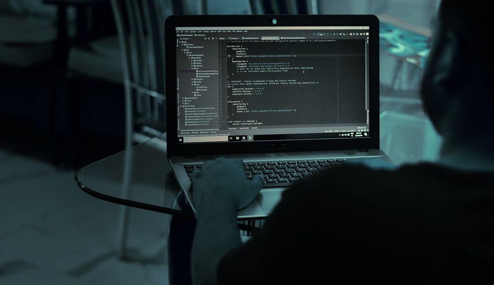 Hacker elabora ataque de phishing