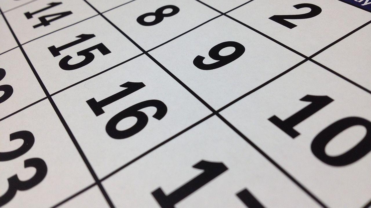 Números en color negro del calendario laboral