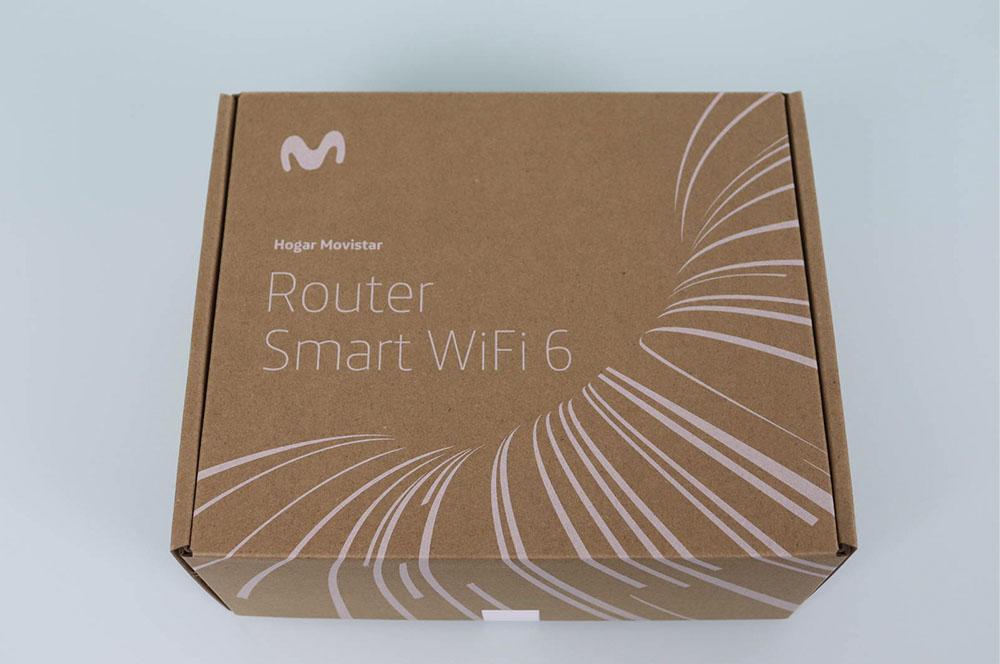caja con el router Smart WiFi 6 de Movistar