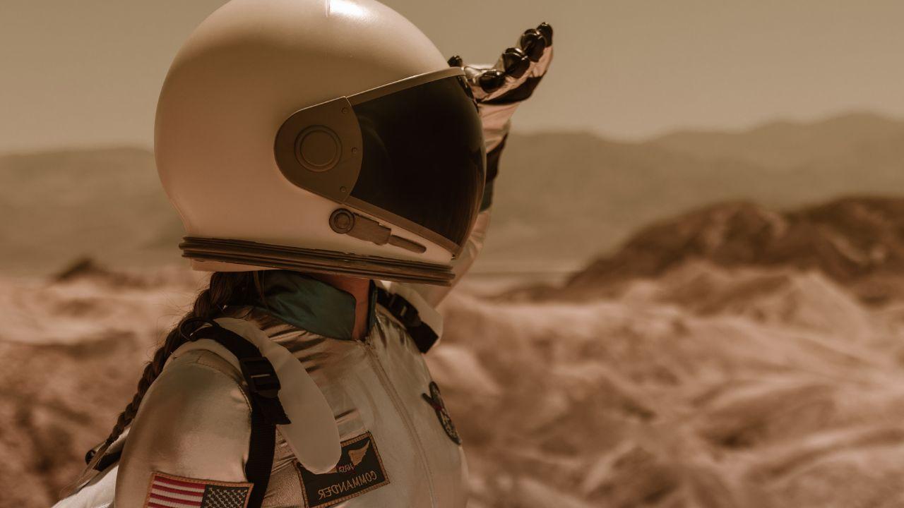 Una astronauta colonizando Marte